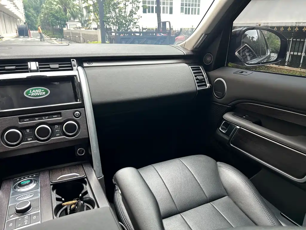 Land Rover Discovery 2019 — фото 14