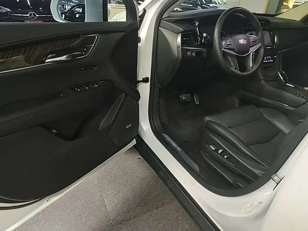 Cadillac XT5 2019 — фото 16