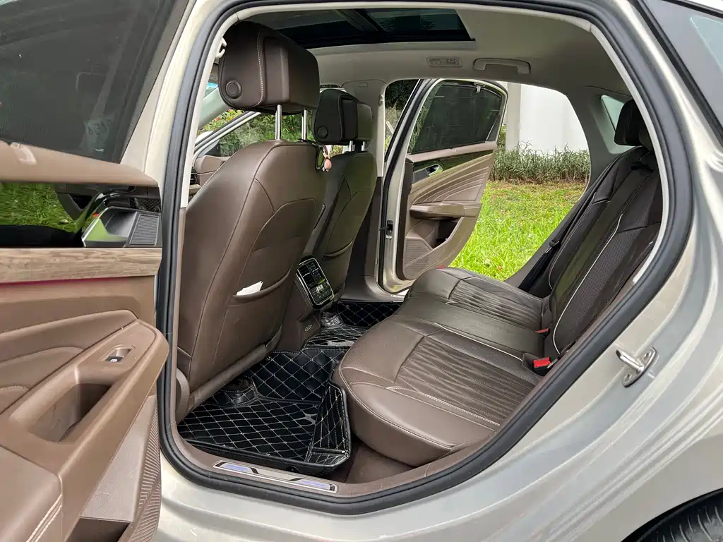 Volkswagen Passat PHEV 2019 — фото 11