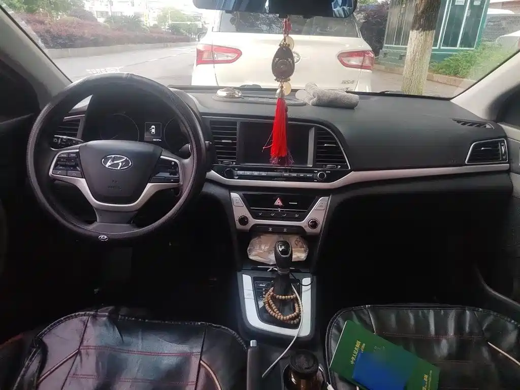 Hyundai Elantra 2017 — фото 13
