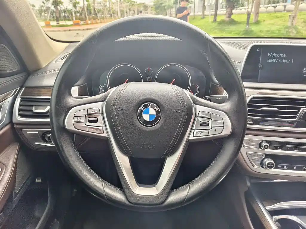BMW 7 Series 2017 — фото 15