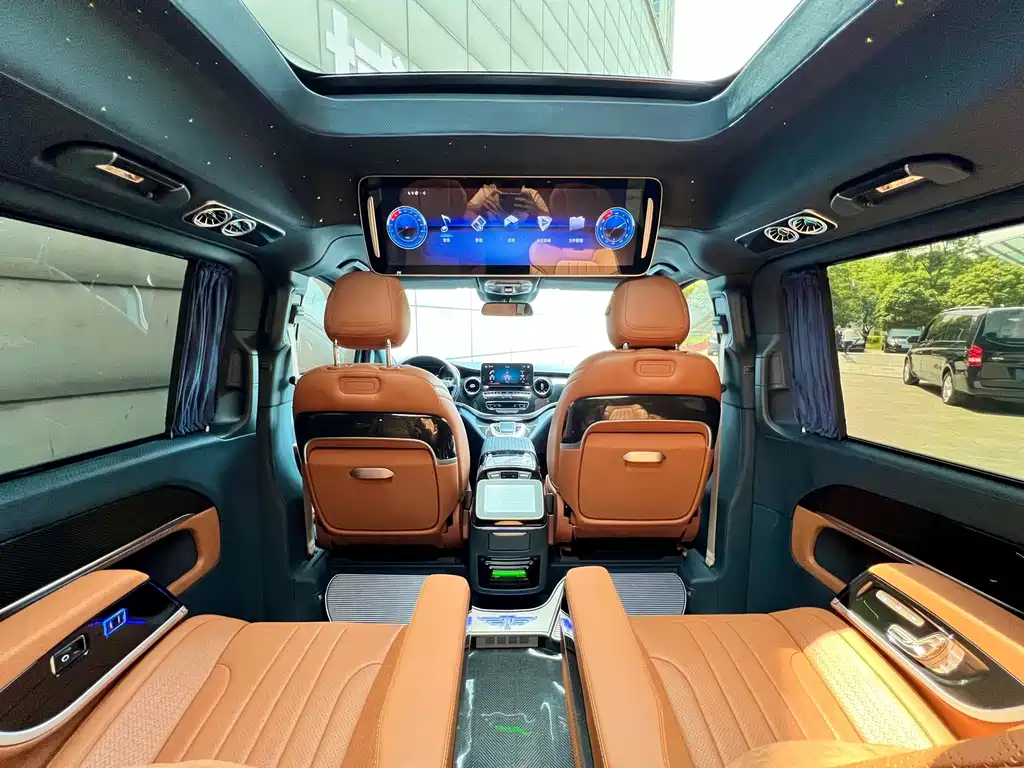 Mercedes-Benz V-Class 2023 — фото 14