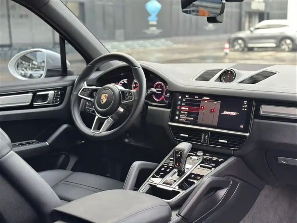 Porsche Cayenne 2023 — фото 15
