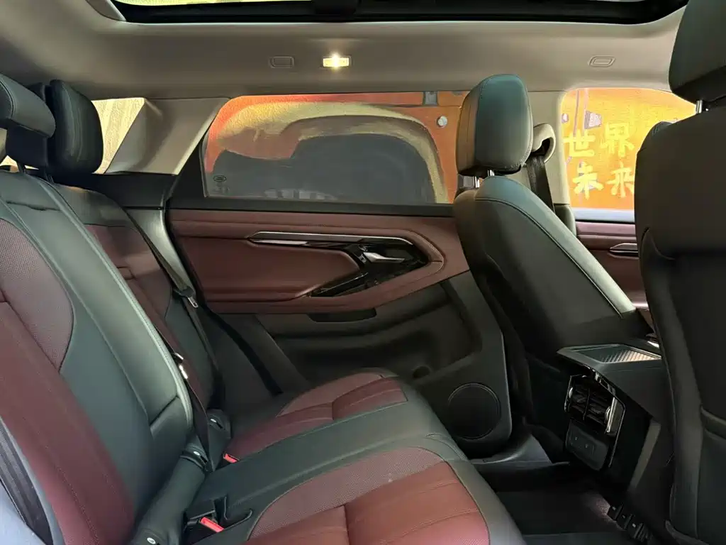 Land Rover Evoque 2023 — фото 9