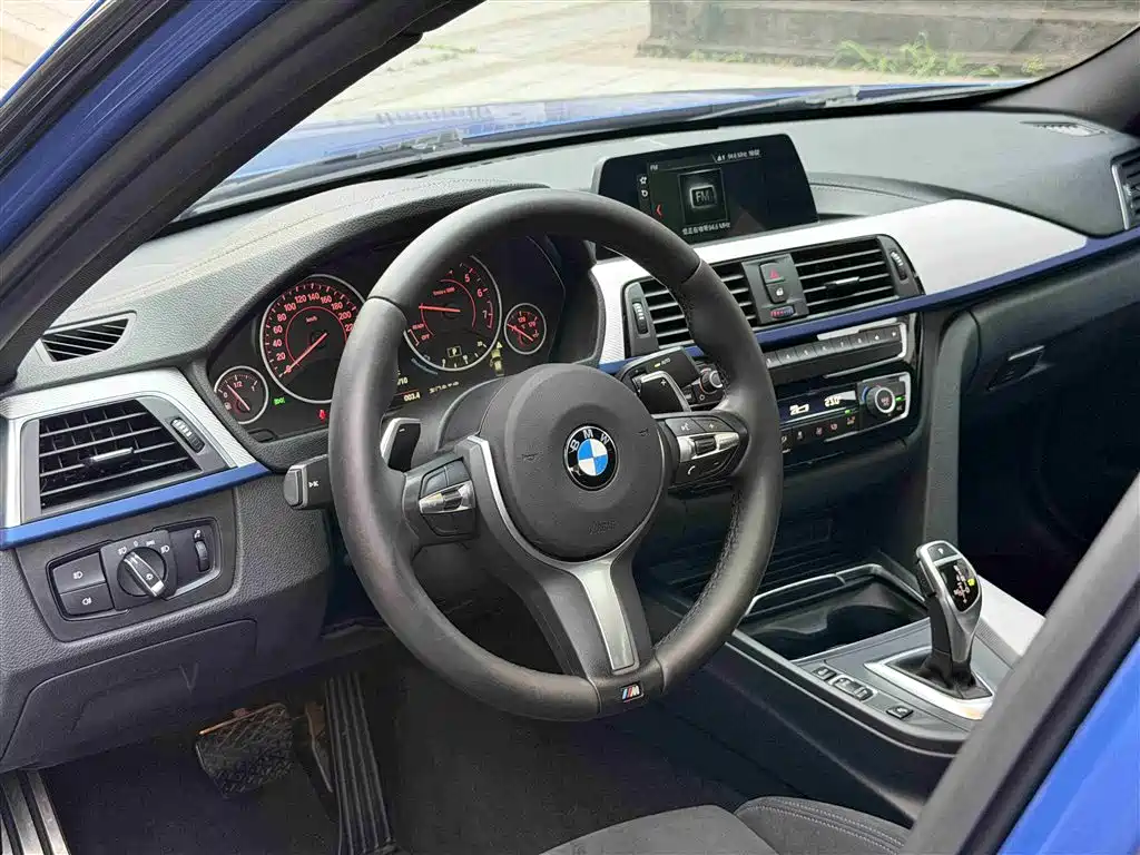 BMW 3 Series 2018 — фото 10