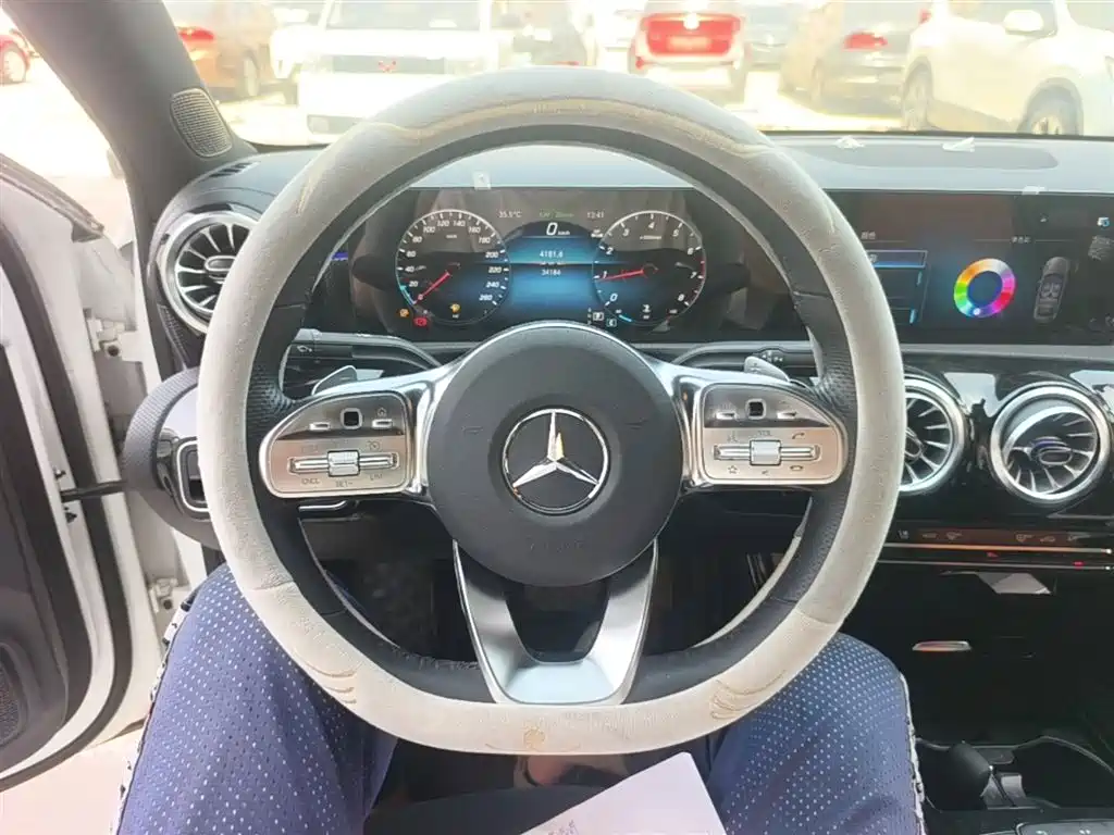 Mercedes-Benz A-Class 2023 — фото 11