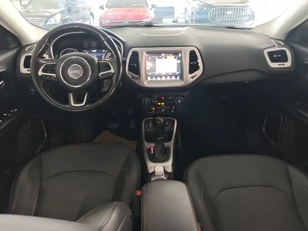 Jeep Compass 2017 — фото 10