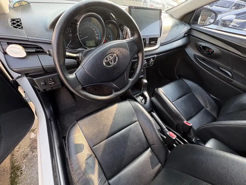 Toyota Yaris L 2019 — фото 8