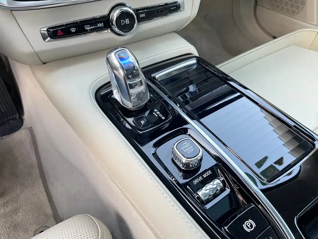 Volvo S90 PHEV 2018 — фото 10