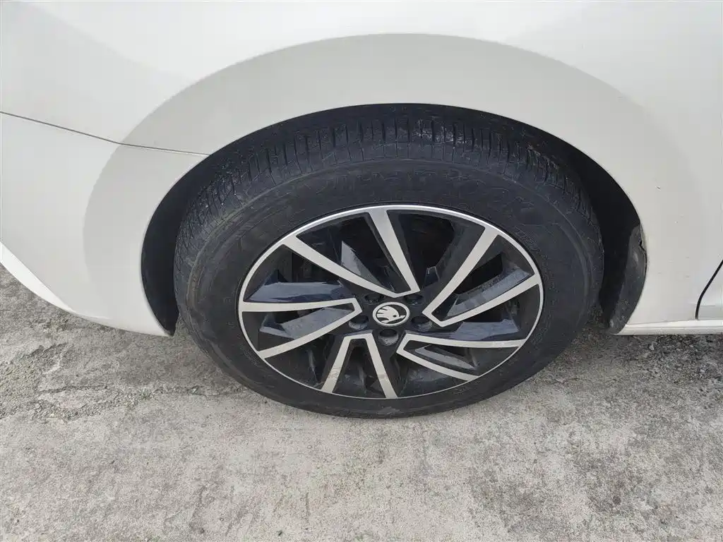 Skoda Rapid Spaceback 2020 — фото 25
