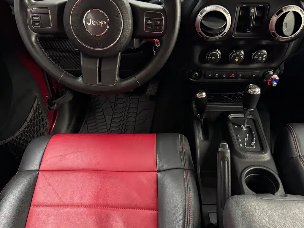 Jeep Wrangler 2012 — фото 15