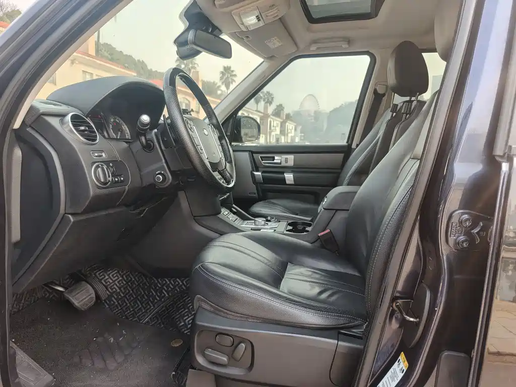 Land Rover Discovery 2017 — фото 12
