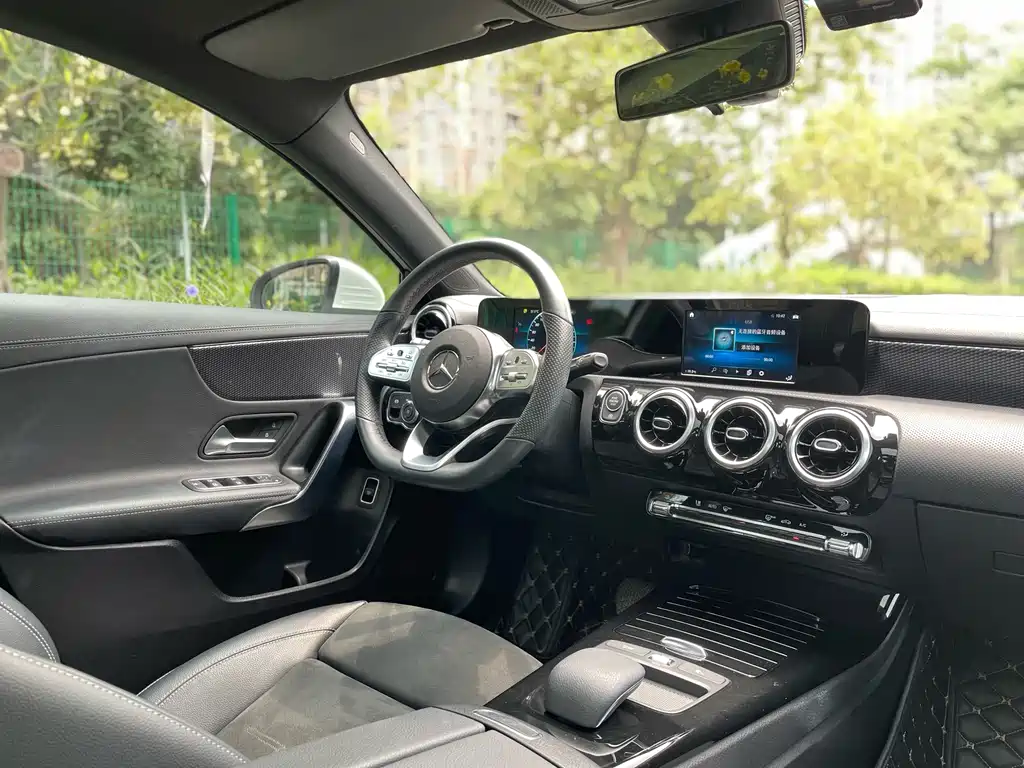 Mercedes-Benz A-Class 2019 — фото 19