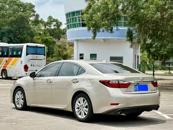 Lexus ES 2013