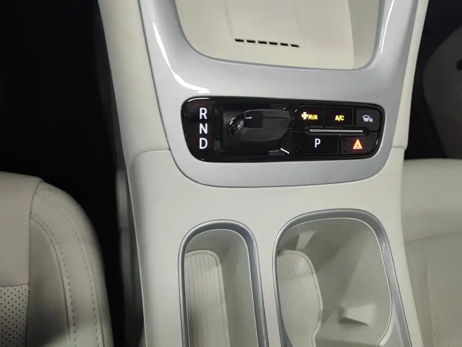 Geely Galaxy Starwish 2025 — фото 16