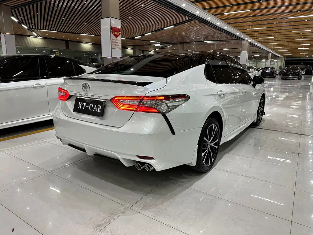 Toyota Camry 2018 — фото 9