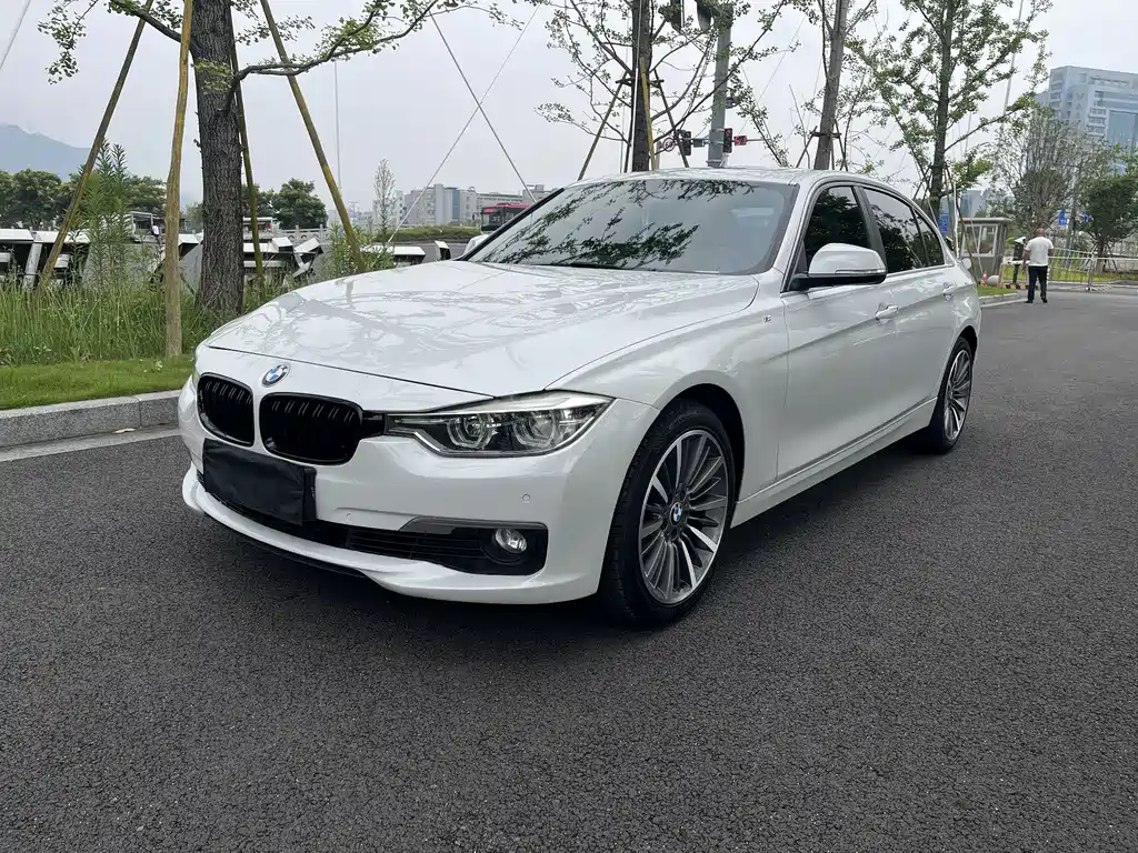 BMW 3 Series 2018 — фото 1