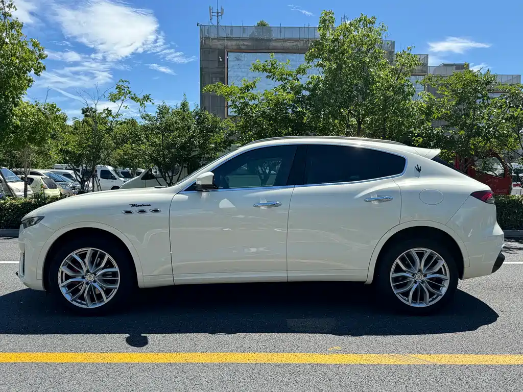 Maserati Levante 2022 — фото 14
