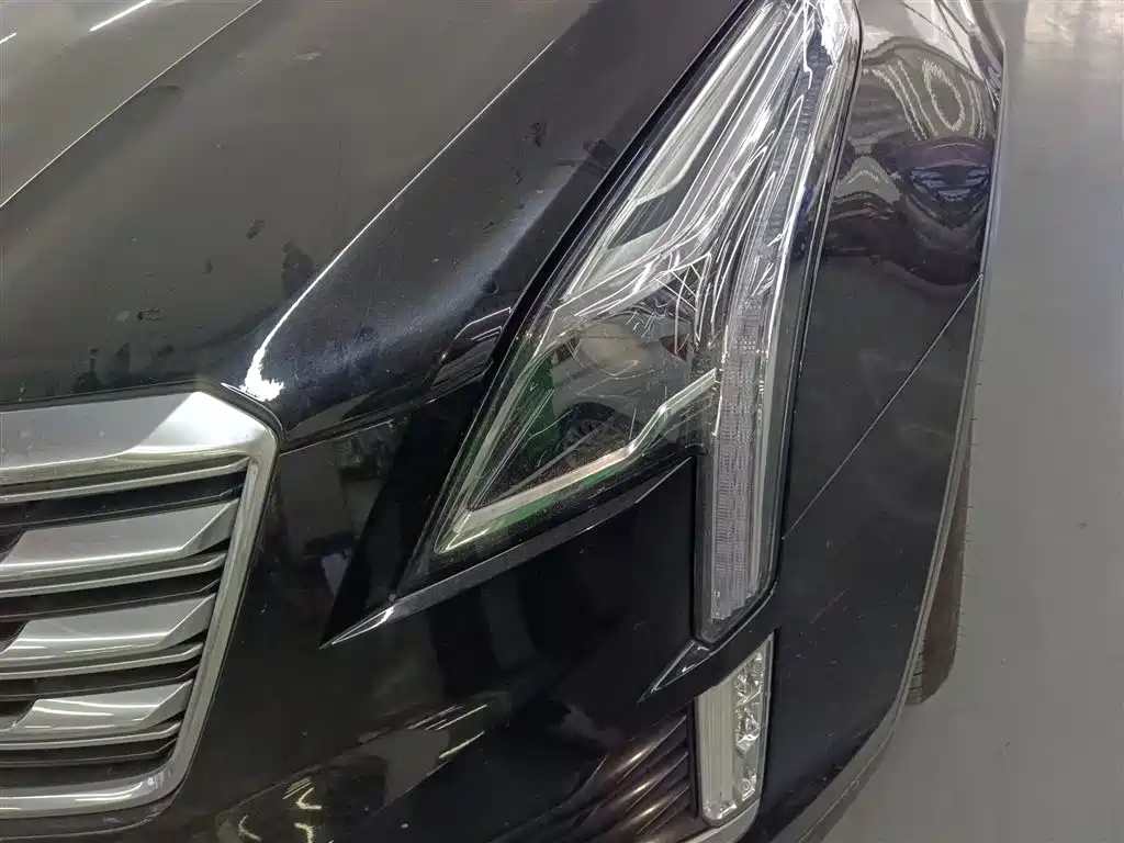 Cadillac XT5 2016 — фото 15