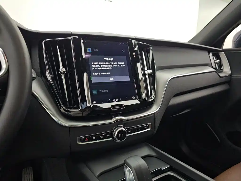 Volvo XC60 2023 — фото 12
