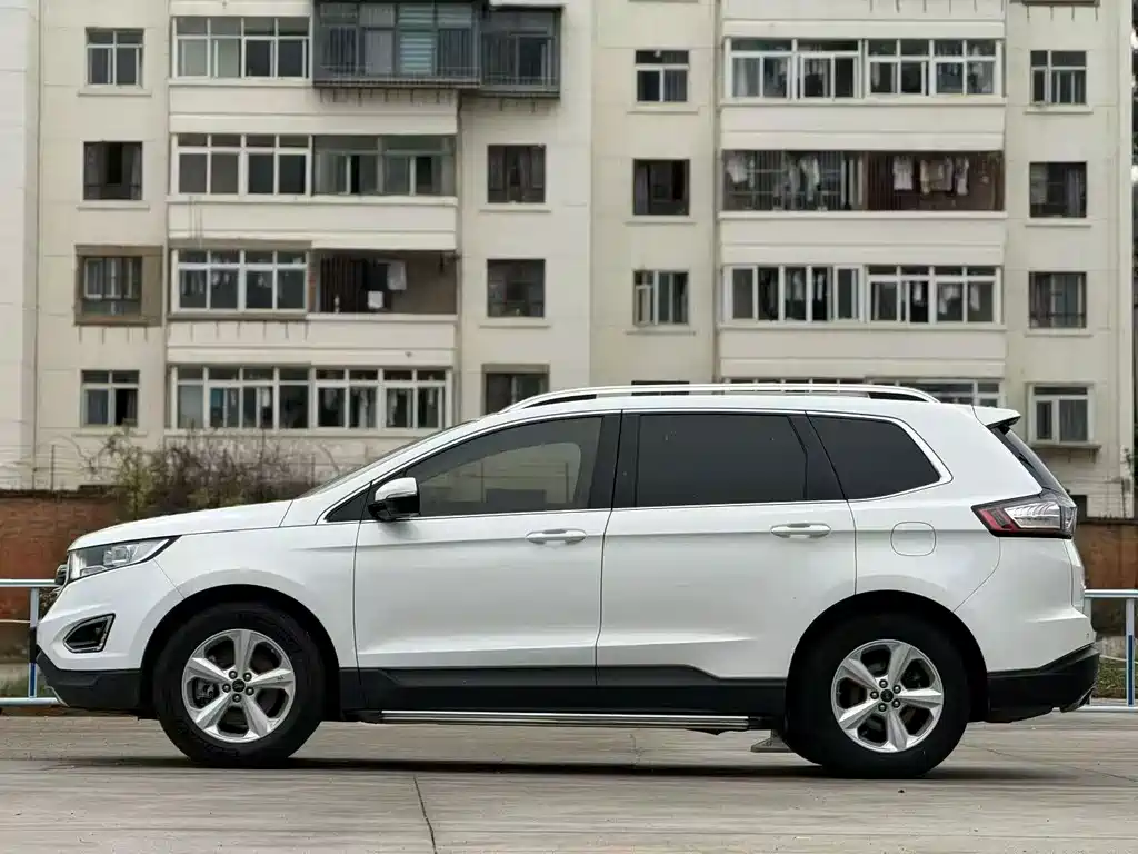 Ford Edge 2017 — фото 7