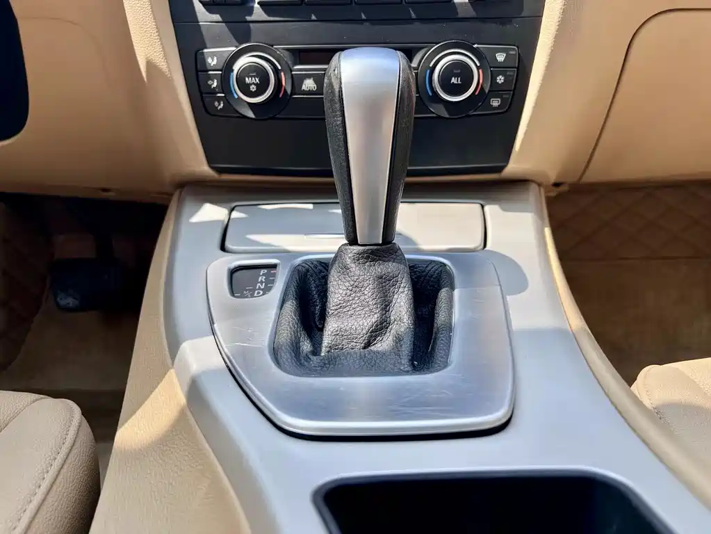 BMW 3 Series 2010 — фото 14