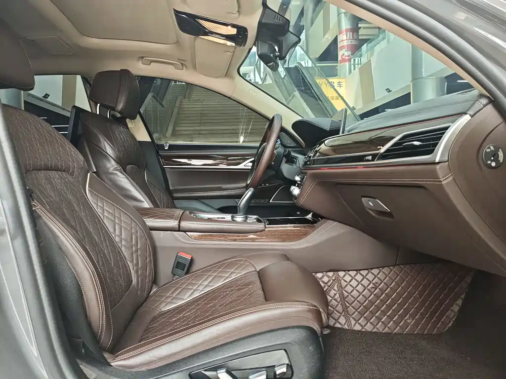 BMW 7 Series 2019 — фото 11