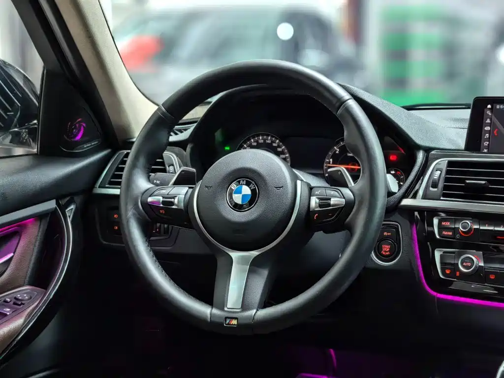 BMW 3 Series 2018 — фото 10