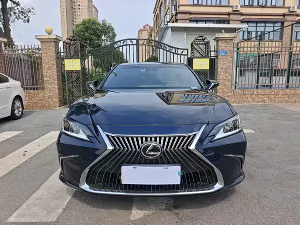 Lexus ES 2021