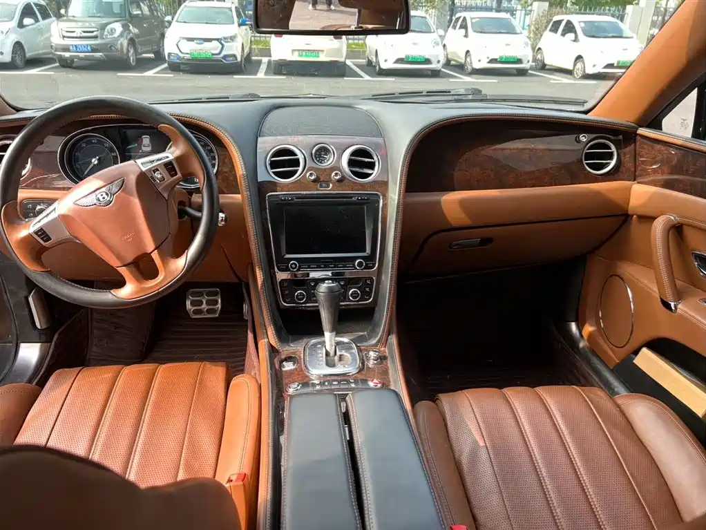 Bentley Flying Spur 2015 — фото 9