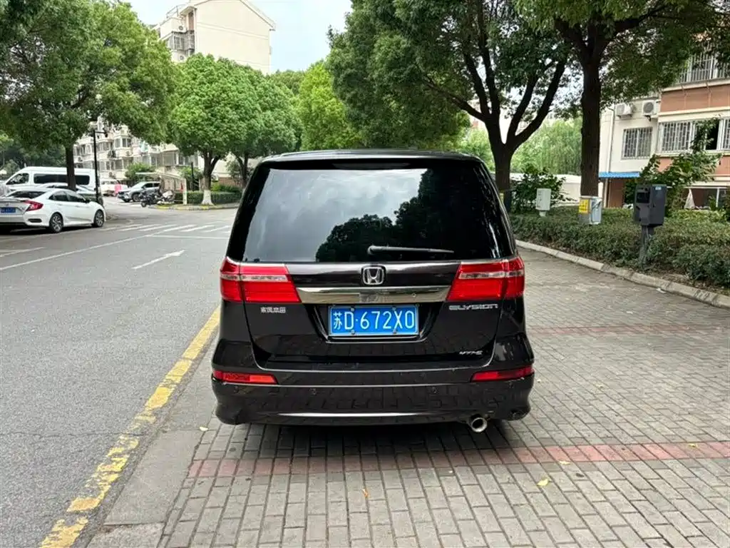 Honda Elysion 2013