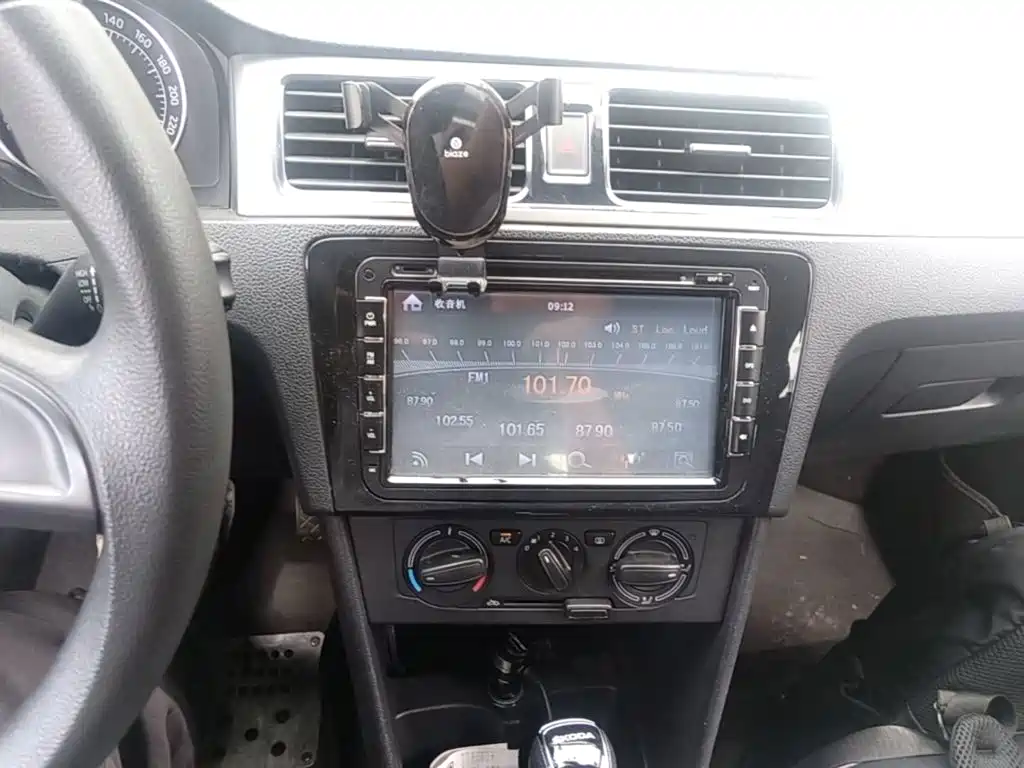 Skoda Rapid Spaceback 2014 — фото 13
