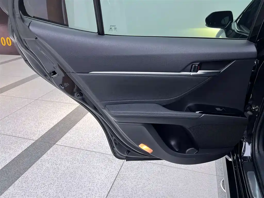Toyota Camry 2023 — фото 14