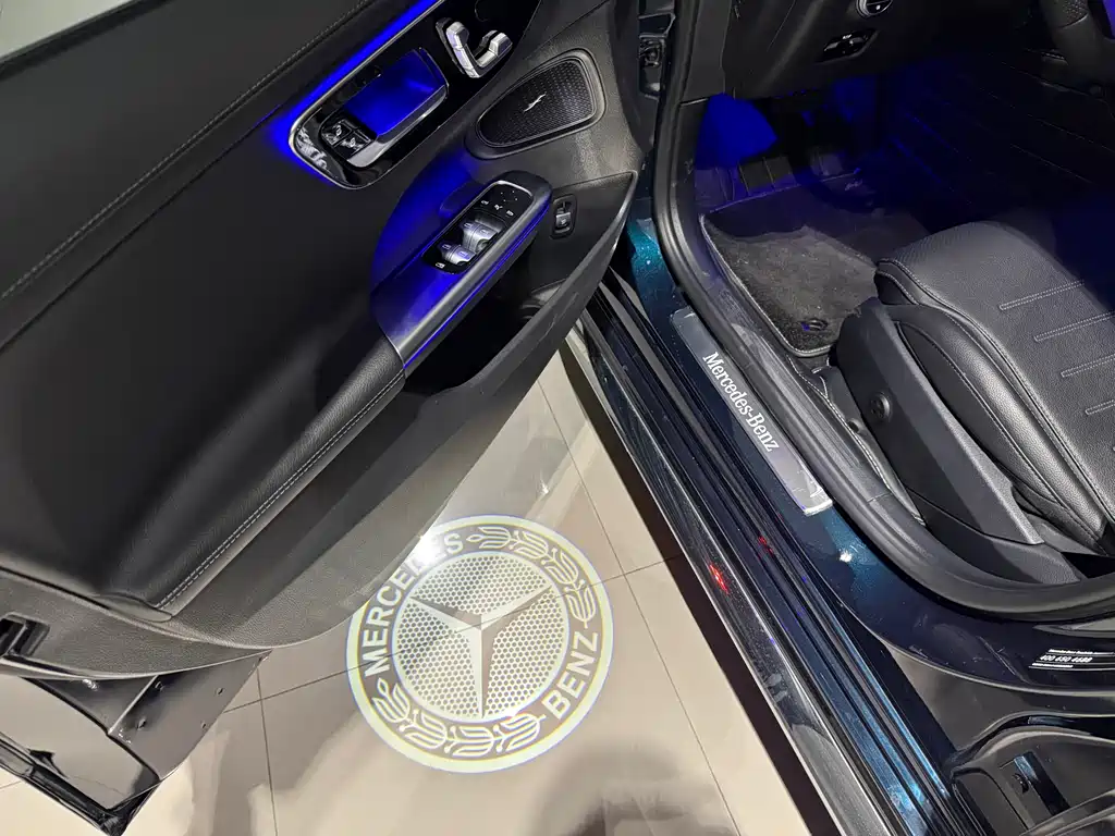 Mercedes-Benz C-Class 2023 — фото 7
