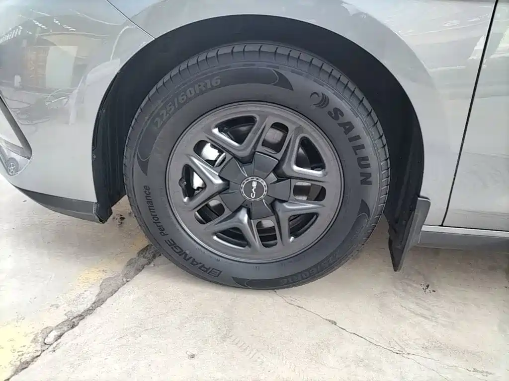 BYD Seal 05 DM-i 2025 — фото 23