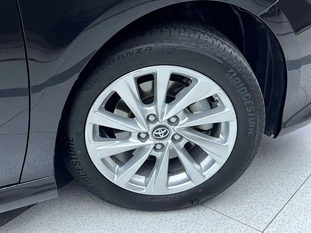 Toyota Camry 2023 — фото 29