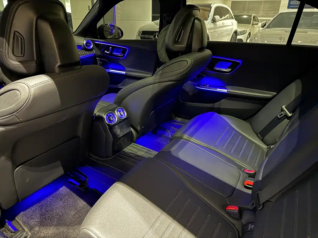 Mercedes-Benz C-Class 2023 — фото 9