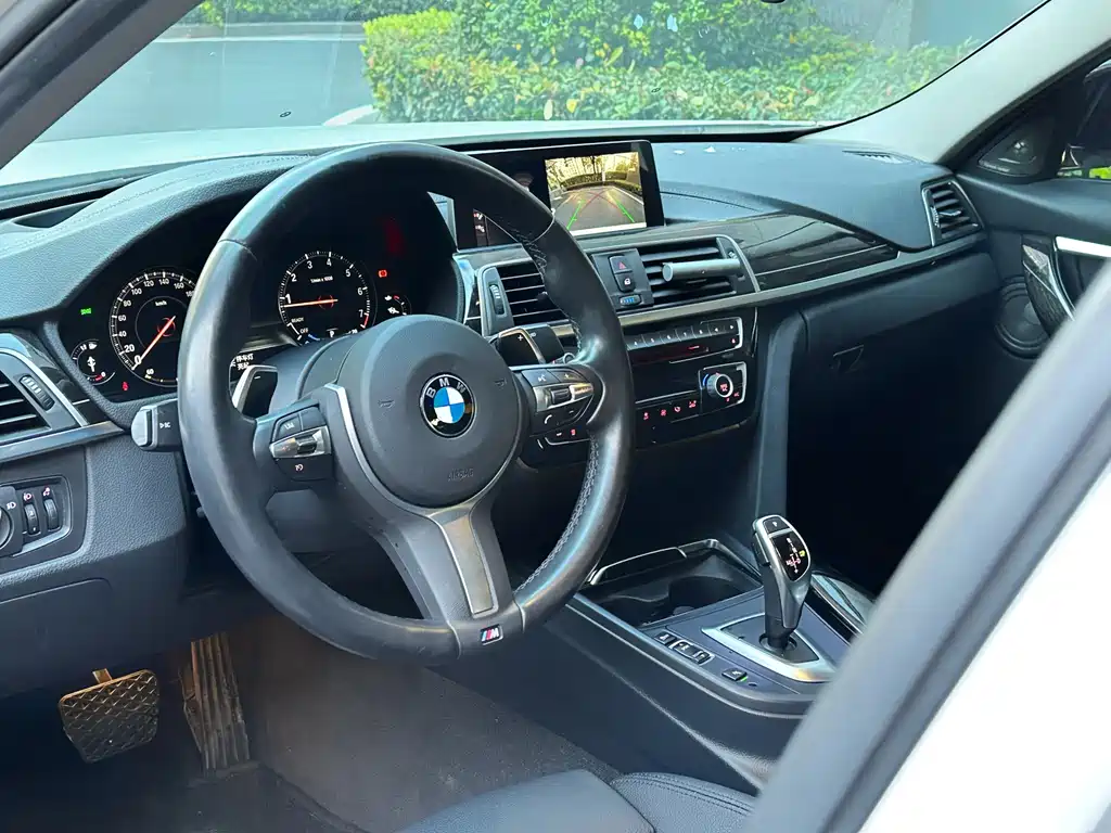 BMW 3 Series 2019 — фото 14