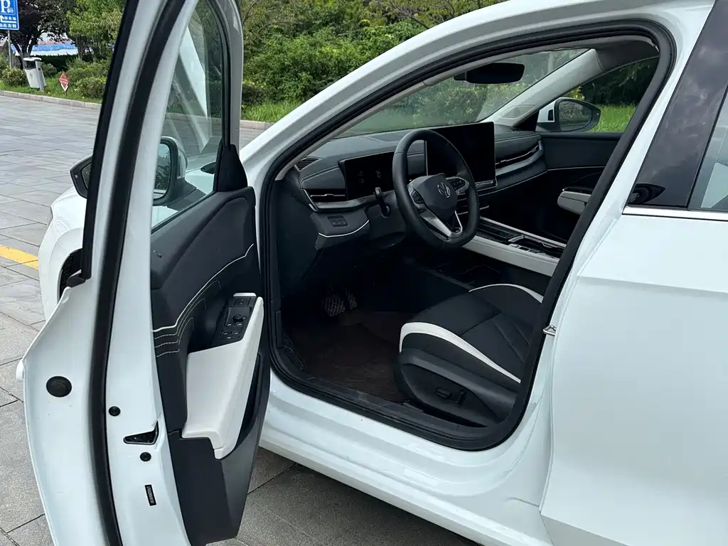 Volkswagen Sagitar 2025
