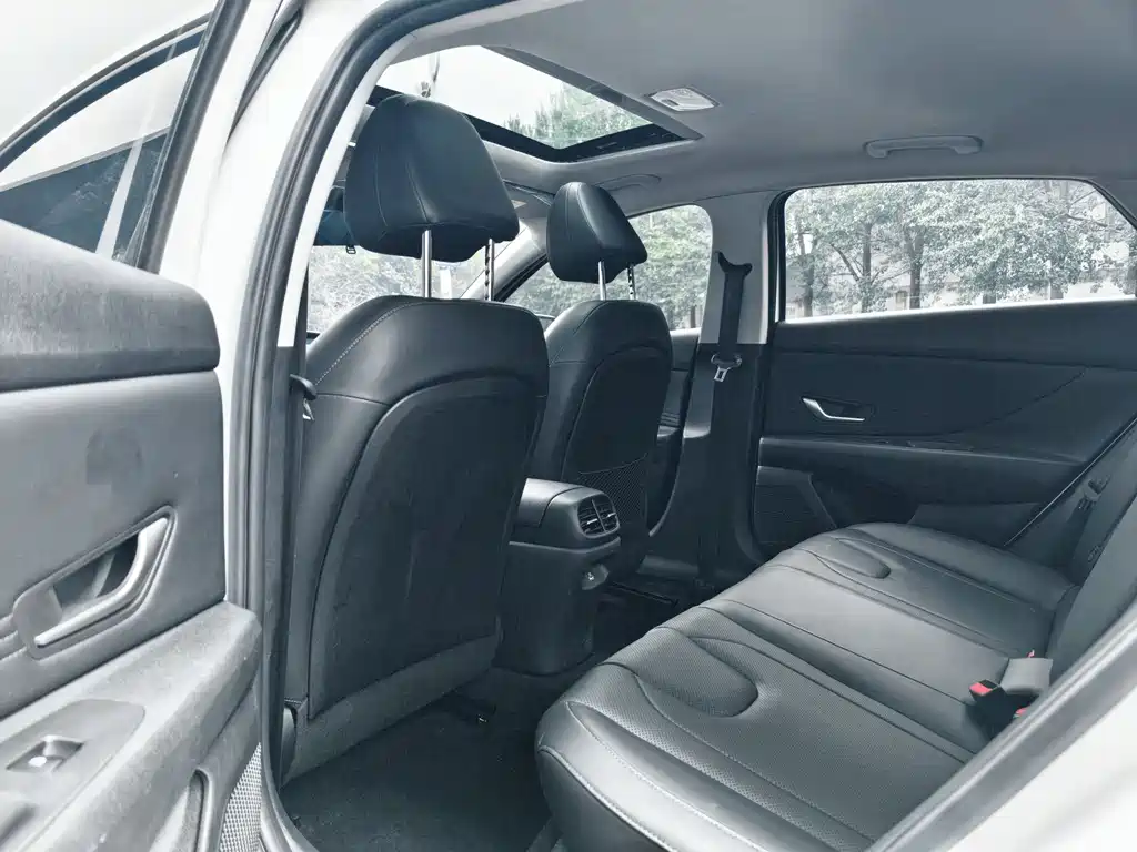 Hyundai Elantra 2022