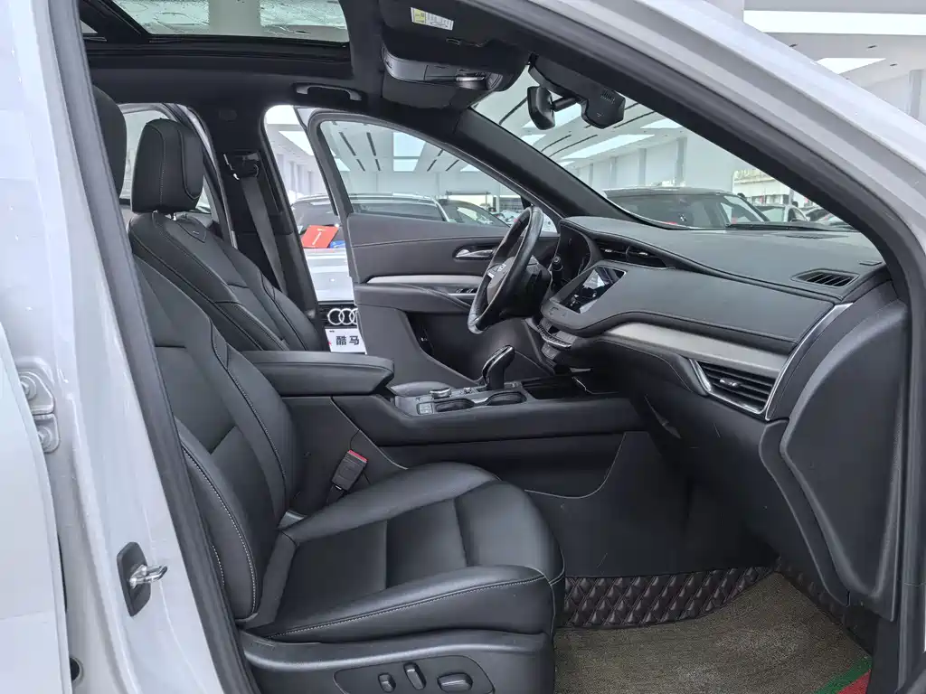 Cadillac XT4 2021 — фото 12