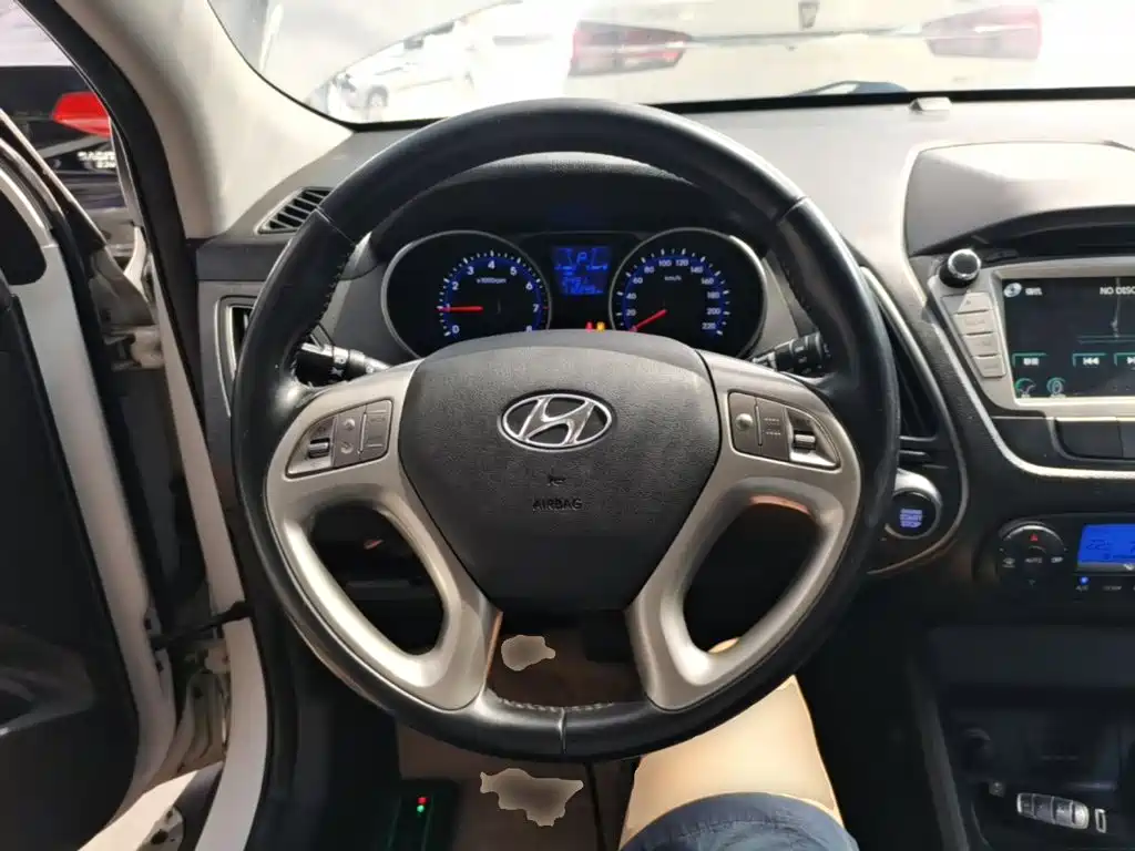 Hyundai ix35 2015 — фото 11