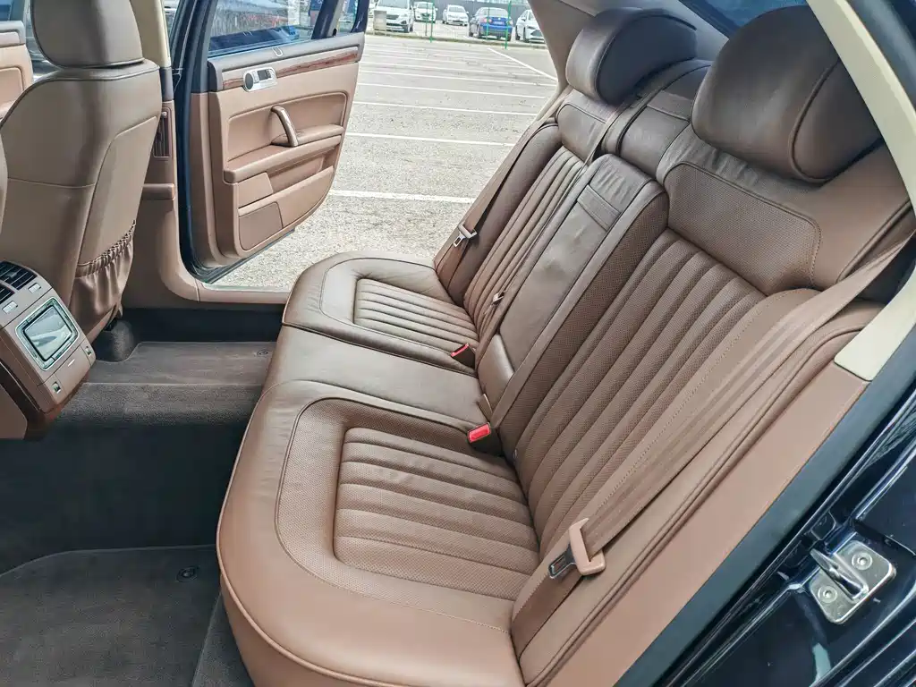Volkswagen Phaeton 2016 — фото 14