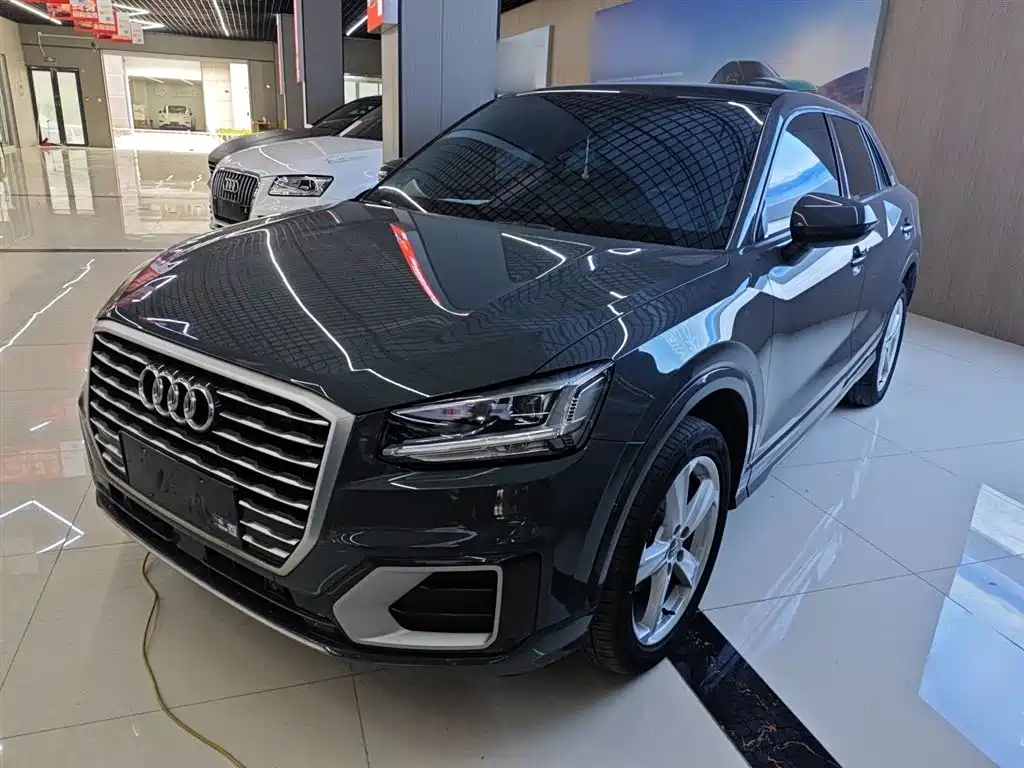 Audi Q2L 2021 — фото 1