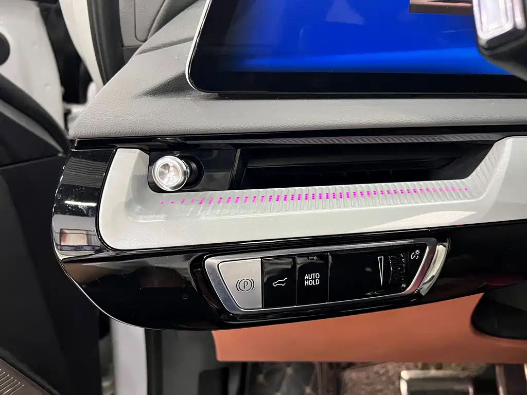 Cadillac IQ Aoge 2024 — фото 16