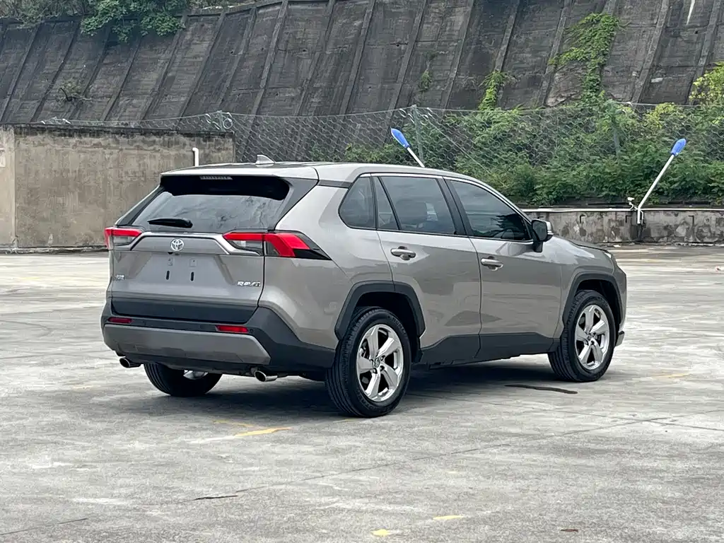 Toyota RAV4 2021