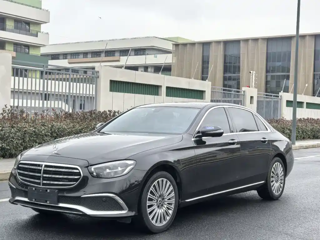 Mercedes-Benz E-Class 2022 — фото 1