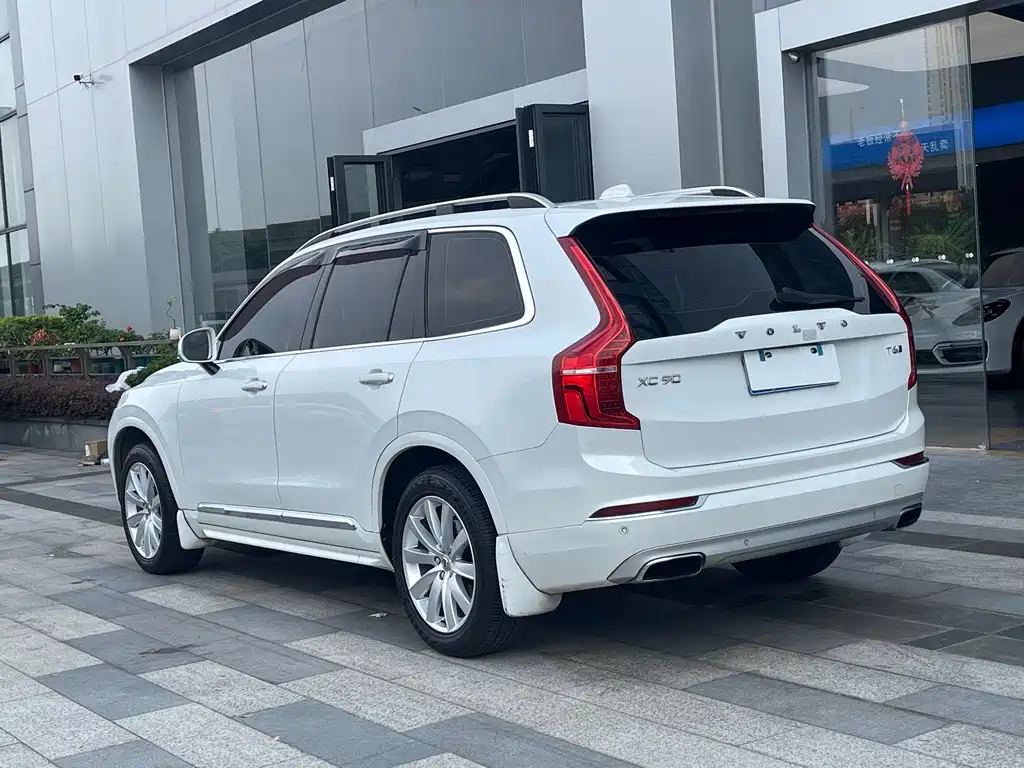 Volvo XC90 2018 — фото 27