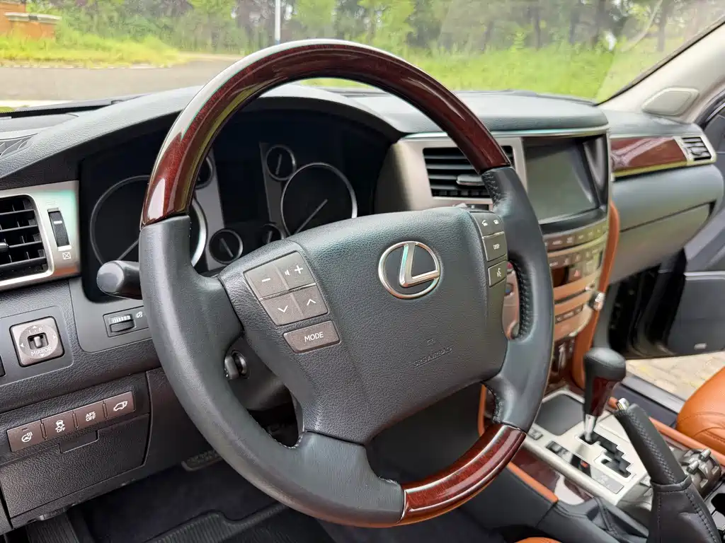 Lexus LX 2013 — фото 13