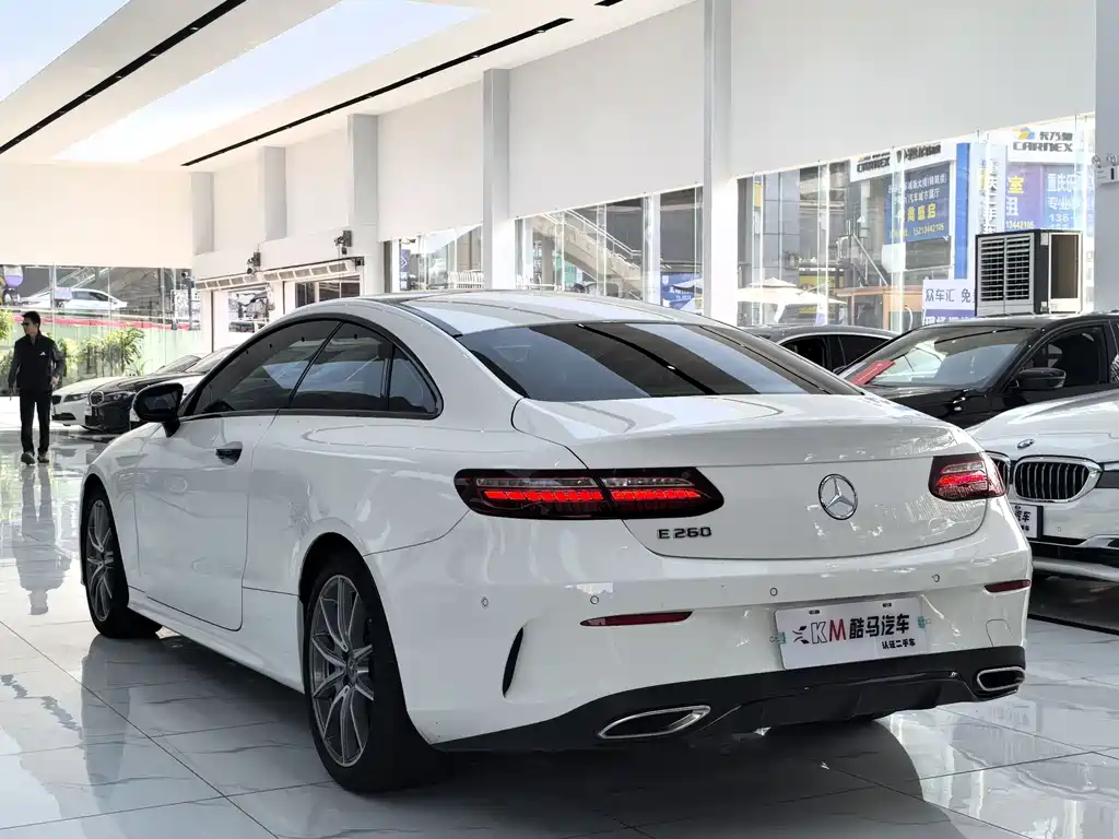 Mercedes-Benz E-Class 2023 — фото 12